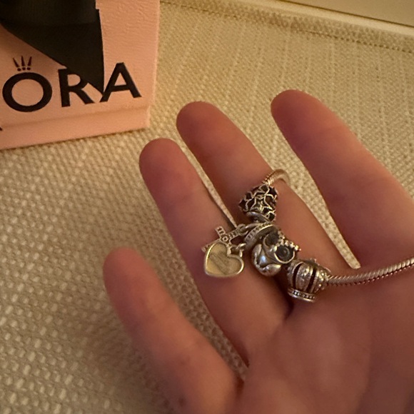 Pandora Silver Charm Bracelet with Pandora Charms 7.5 price is firm!!!! - Picture 5 of 11